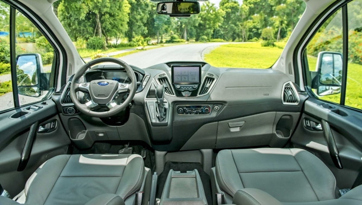 Taplo và vô lăng xe Ford Tourneo