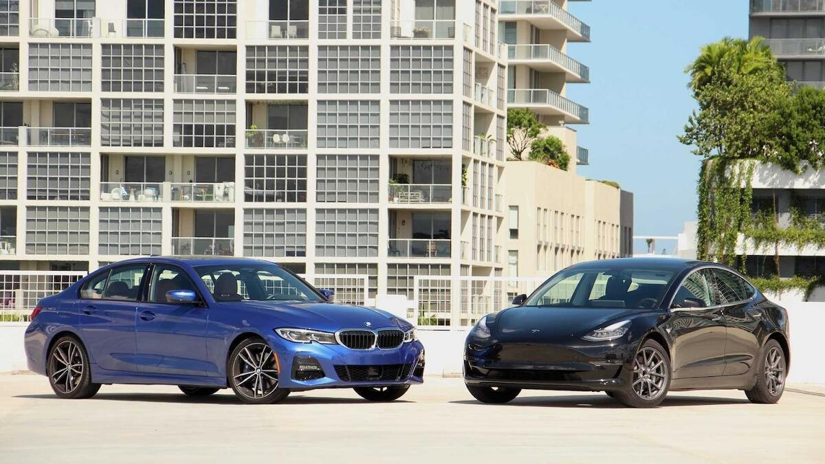 Tesla Model 3 và BMW 3 Series