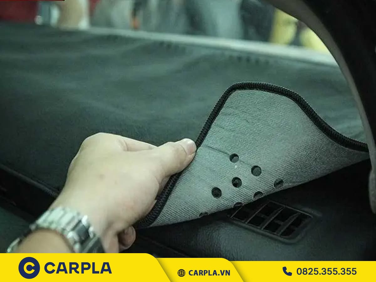 Thảm taplo ô tô chất liệu nỉ
