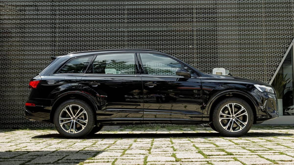 Thân xe Audi Q7 2025: Vẻ đẹp nam tính và mạnh mẽ