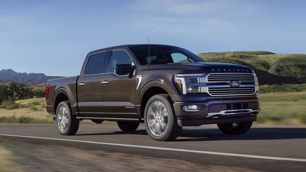Thân xe F150 có các đường gân dập nổi kéo dài từ đầu xe xuống cụm đèn hậu