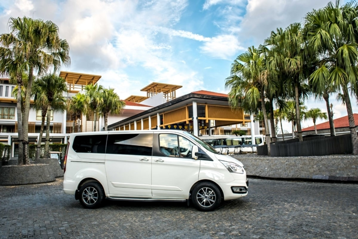 Thân xe Ford Tourneo