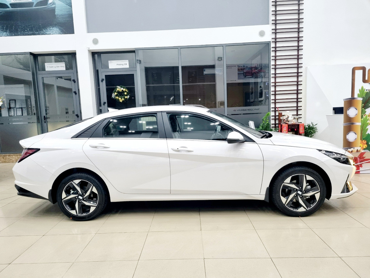 Thân xe Hyundai Elantra 2020 thanh lịch và tinh tế