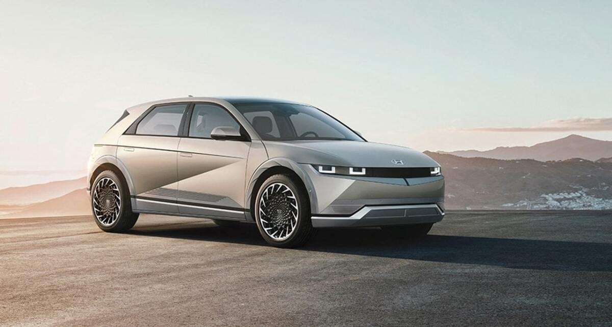 Thân xe Hyundai Ioniq 5 với la-zăng lớn và đường gân dập nổi
