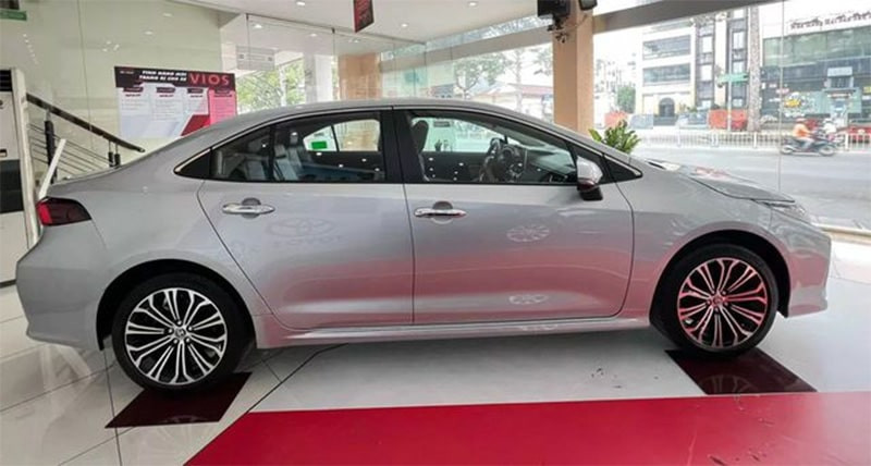 Thân xe Toyota Corolla Altis 2023