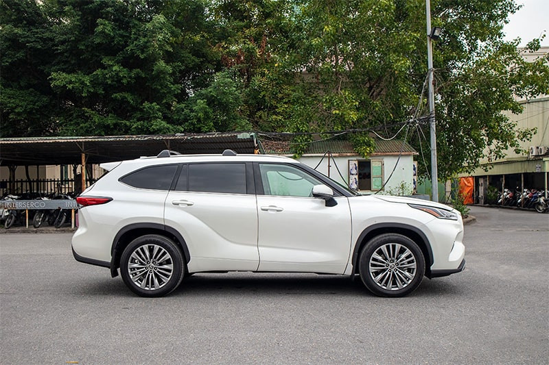 Thân xe Toyota Highlander 2021