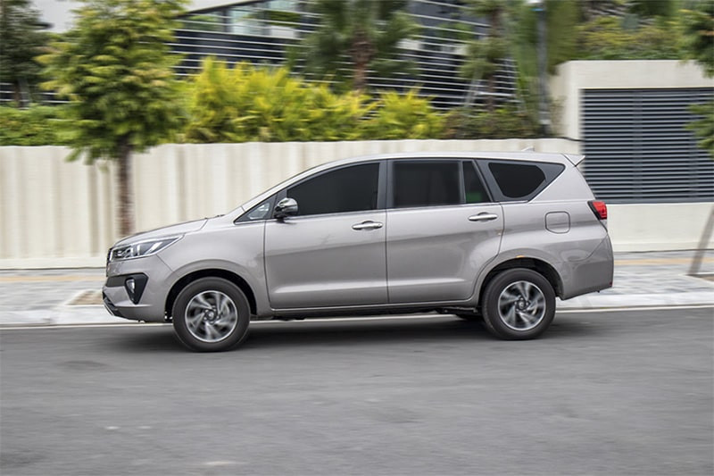 Thân xe Toyota Innova 2021
