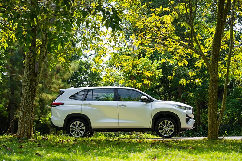 Thân xe Toyota Innova Cross 2023