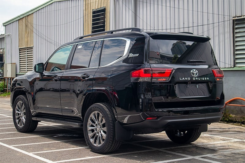Thân xe Toyota Land Cruiser 2022