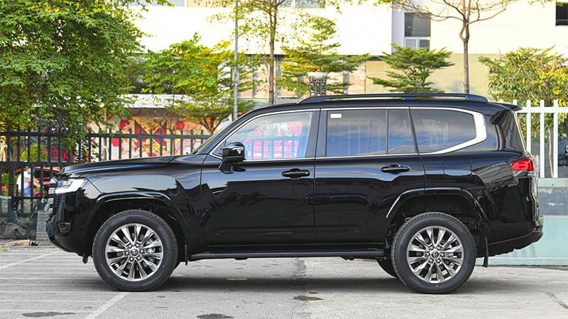 Thân xe Toyota Land Cruiser 2023