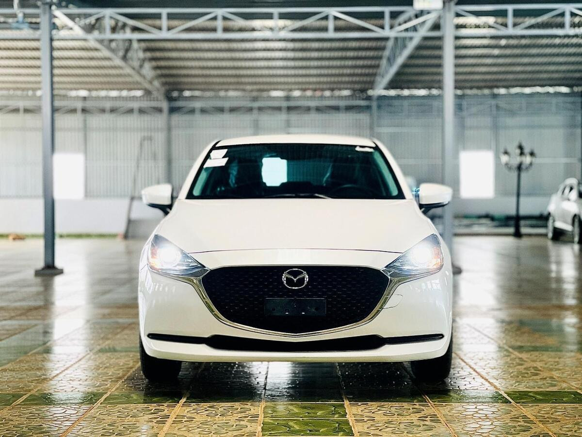 Thiết kế đầu xe Mazda 2 2021