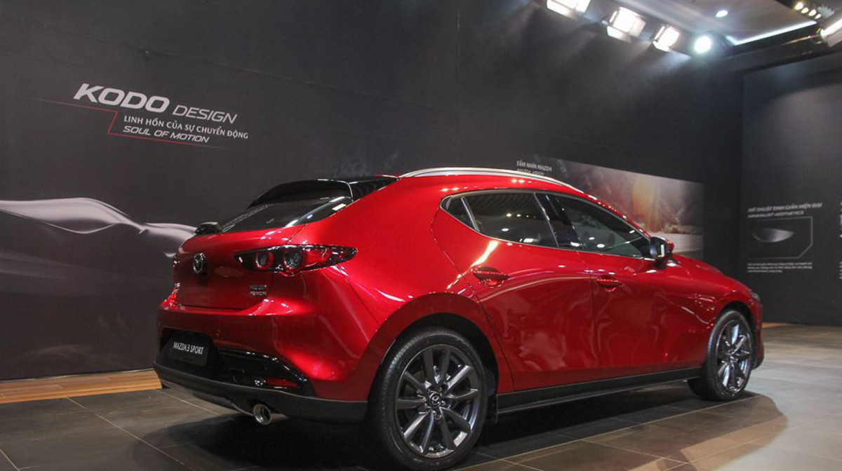 Thiết kế đuôi và hông xe Mazda 3 2020