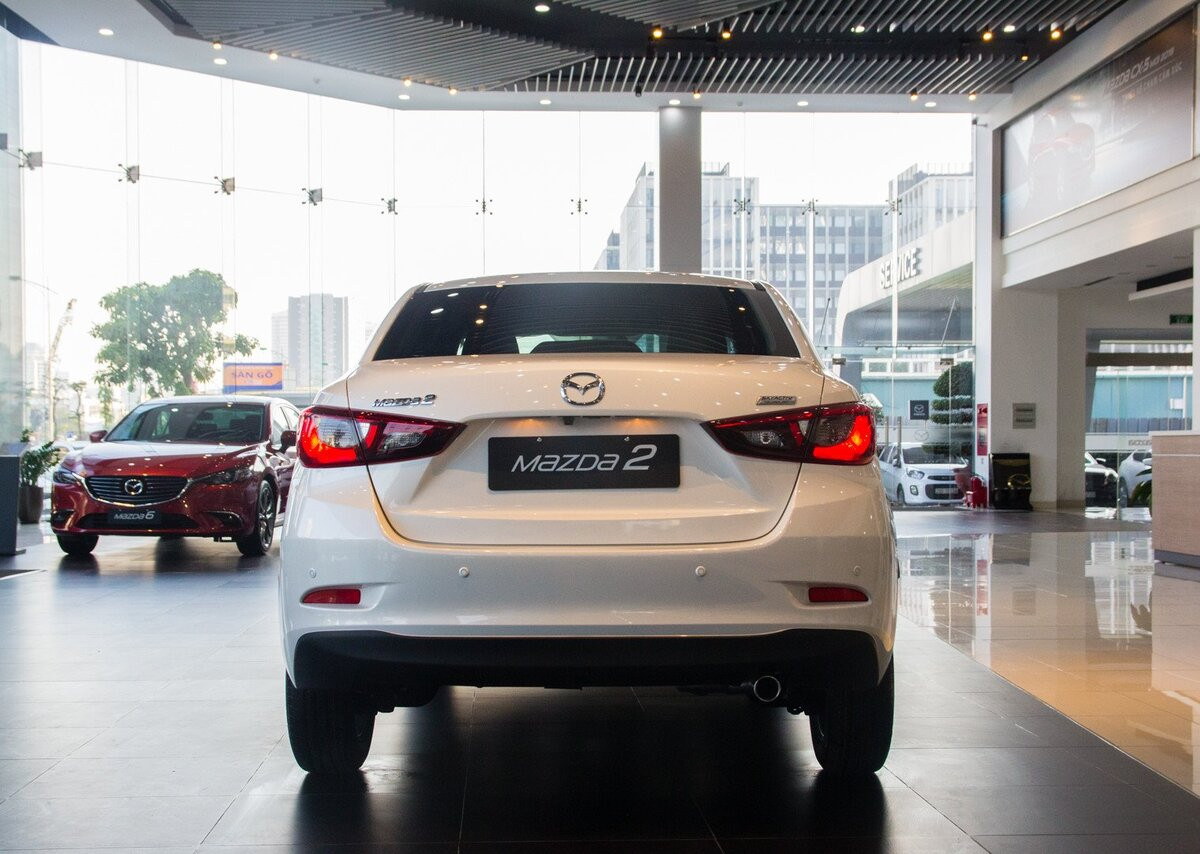Thiết kế đuôi xe Mazda 2 2021