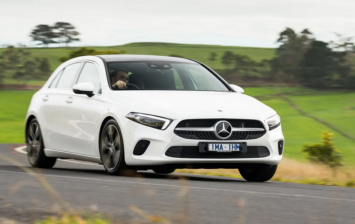 Thiết kế thân xe Mercedes A200 nhỏ gọn, sang trọng