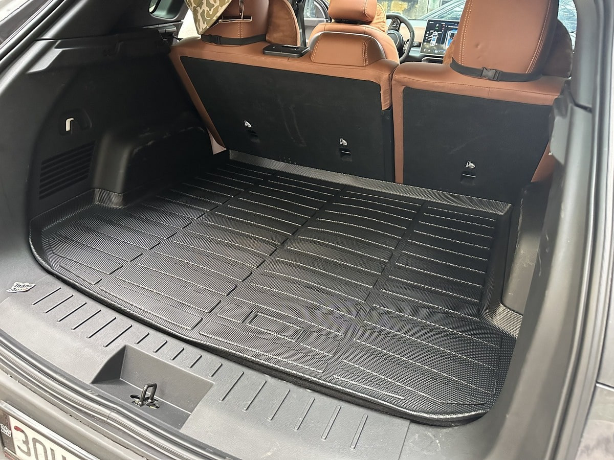 Thoải mái chứa đồ ở cốp xe của VF 8