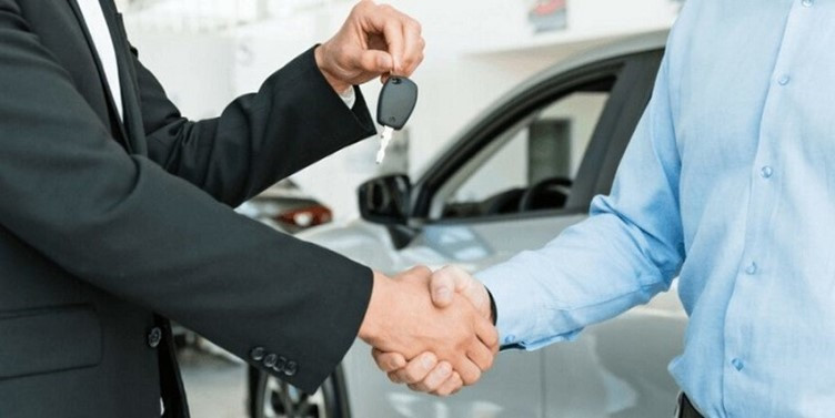 Thuê xe tự lái hay có tài xế