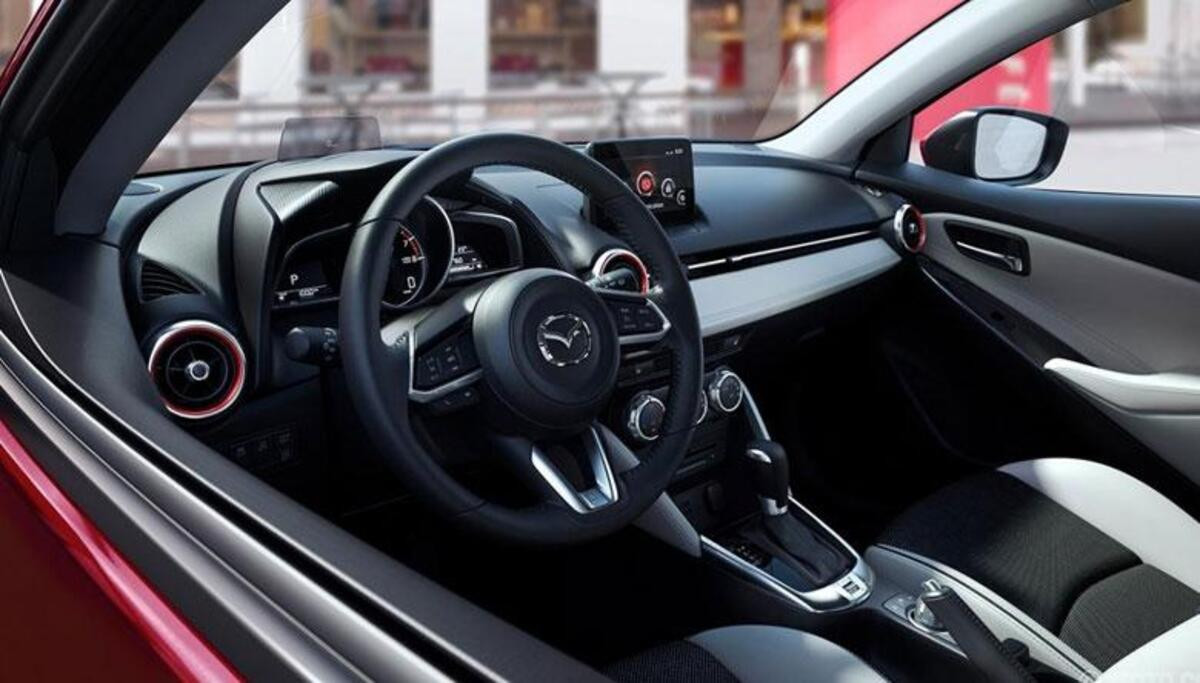 Tiện ích Mazda 2 2021