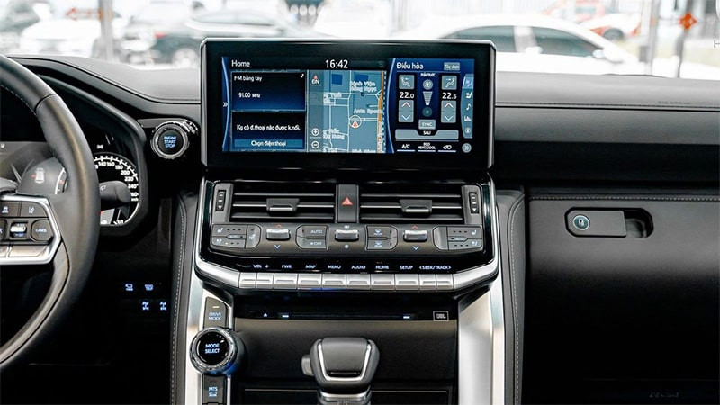 Tiện nghi Toyota Land Cruiser 2023