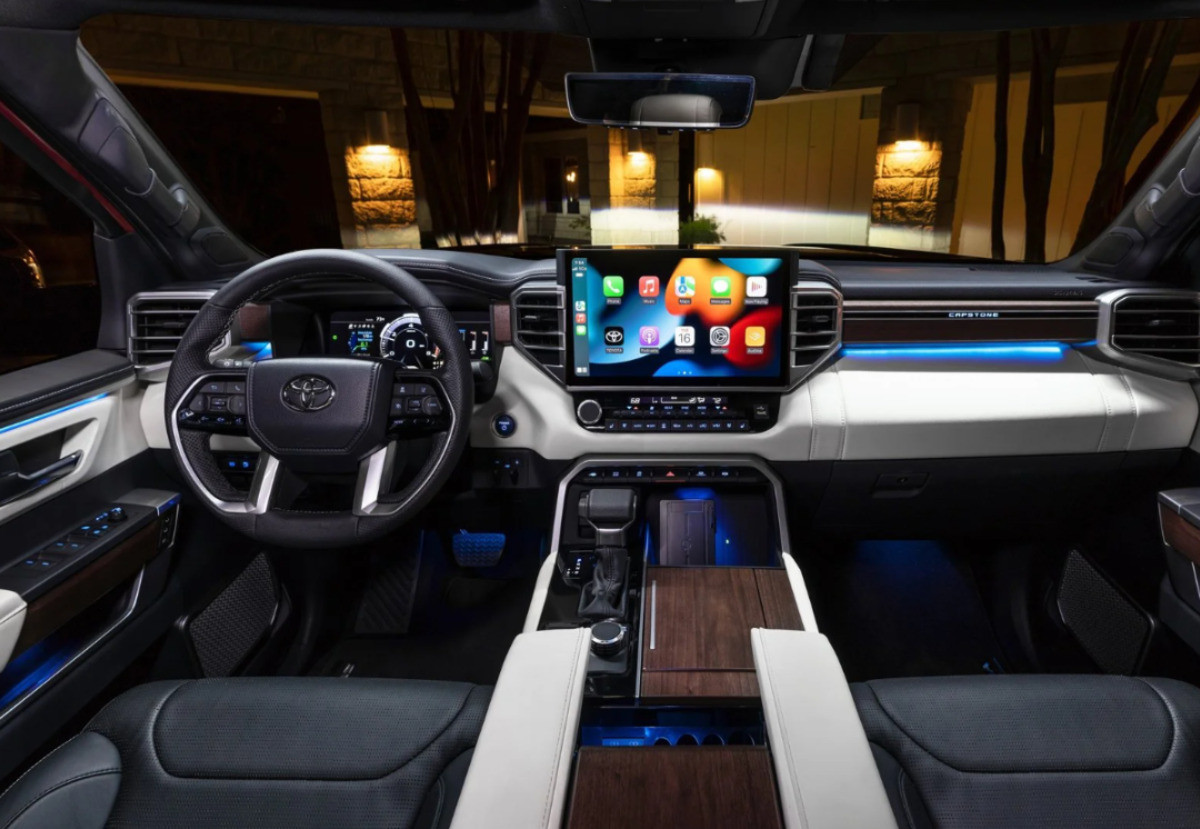Tiện nghi Toyota Sienna 2022