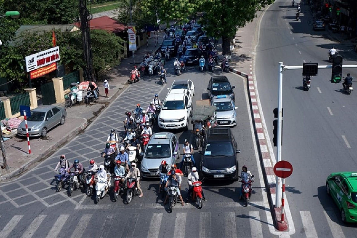 Vạch kẻ đường phân chia làn đường