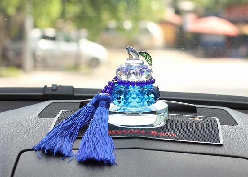 Vật phẩm phong thủy trên xe ô tô