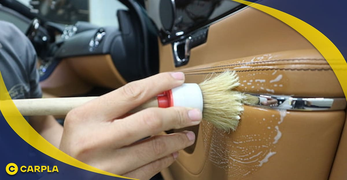 Vệ sinh bảng điều khiển, vô lăng, taplo