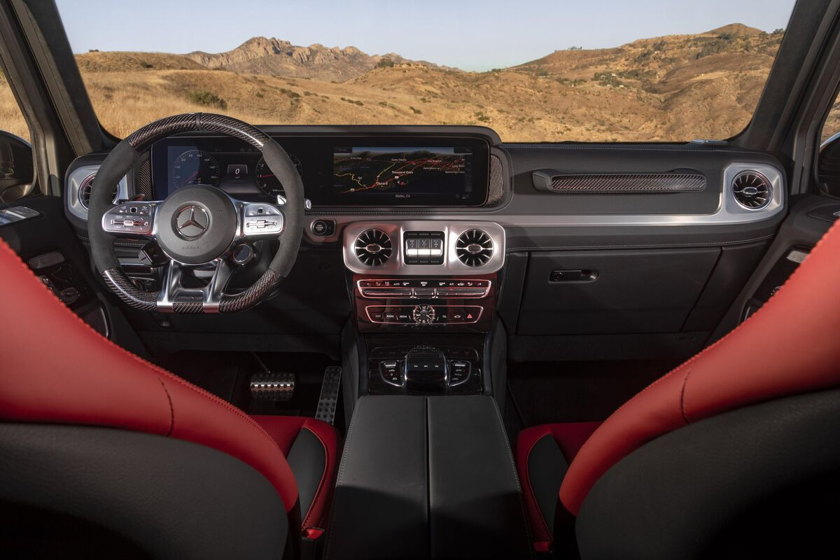 Vô lăng AMG Performance bọc da Nappa