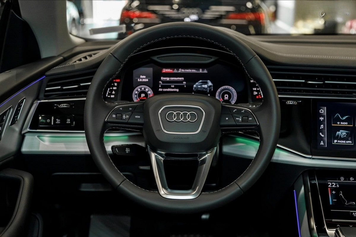 Vô lăng Audi Q8 2025