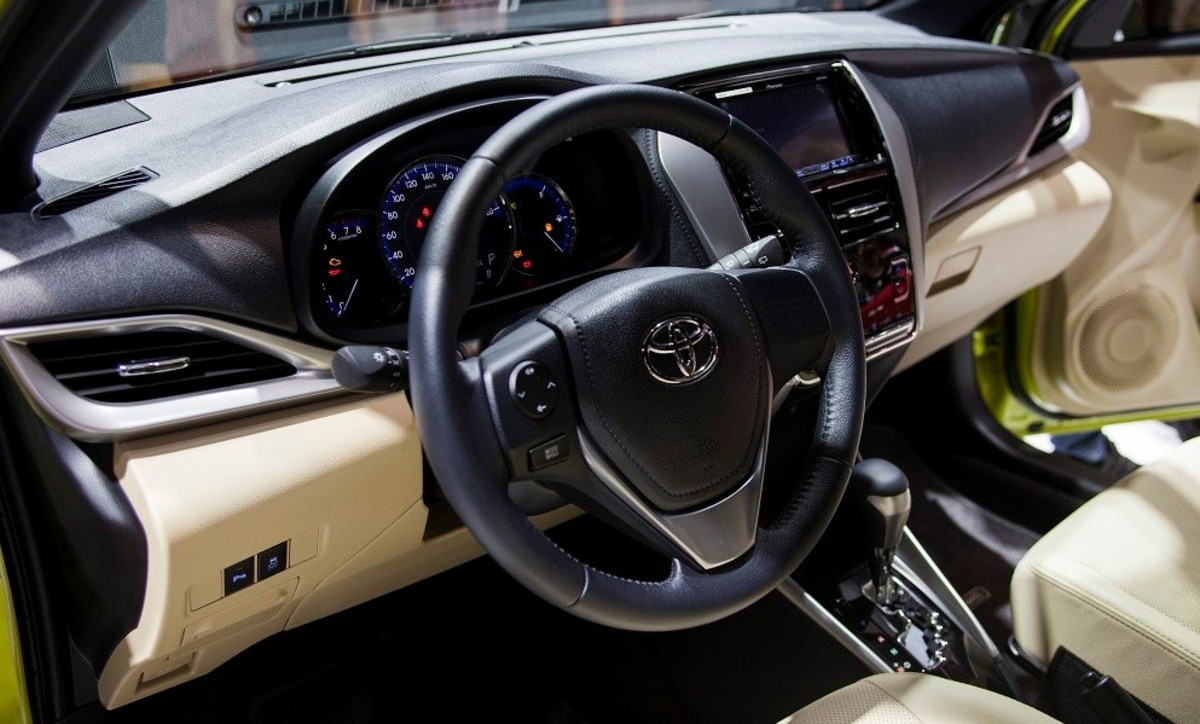 Vô lăng Toyota Yaris 2020