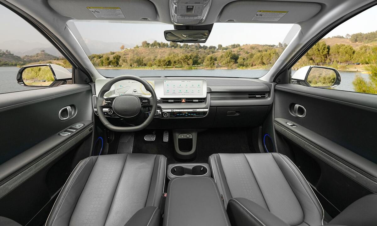 Vô lăng và táp-lô Hyundai Ioniq 5 sử dụng vật liệu thân thiện môi trường