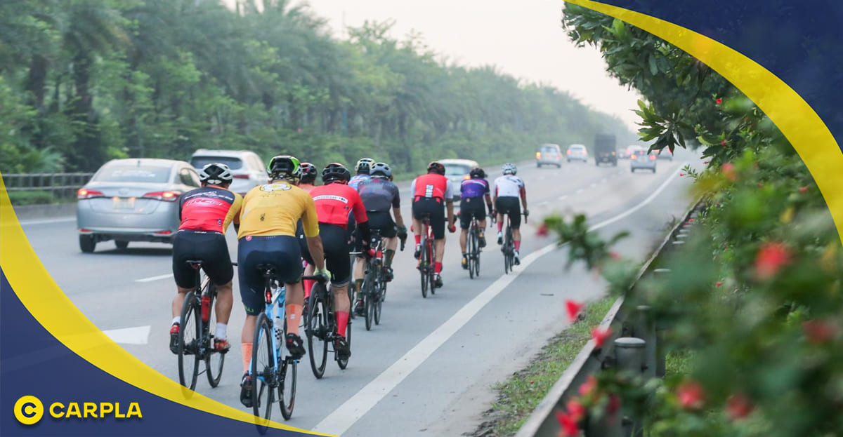 Xe đạp đi đúng làn đường