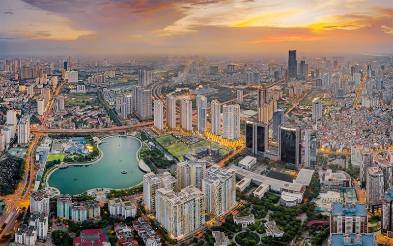 Xe di chuyển trong thành phố đông đúc