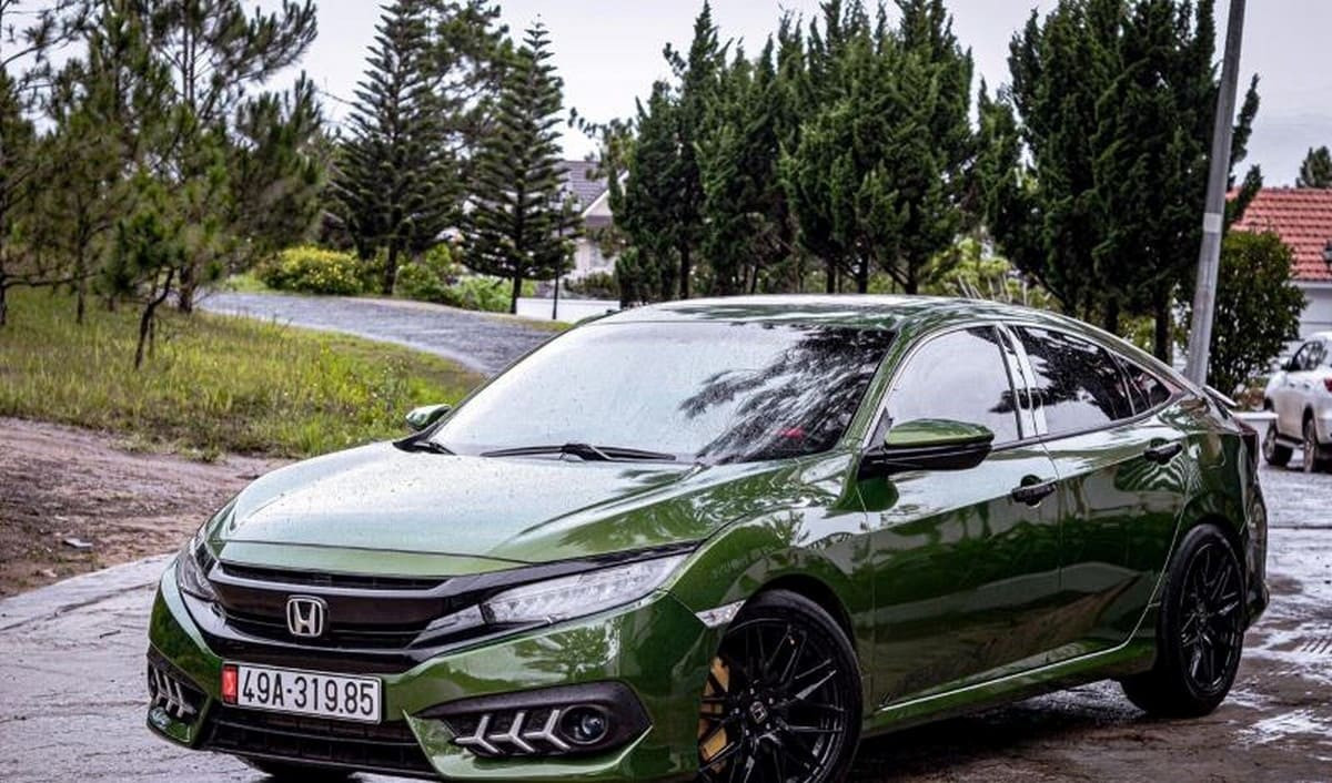 Xe Honda Civic ngoại thất xanh lá