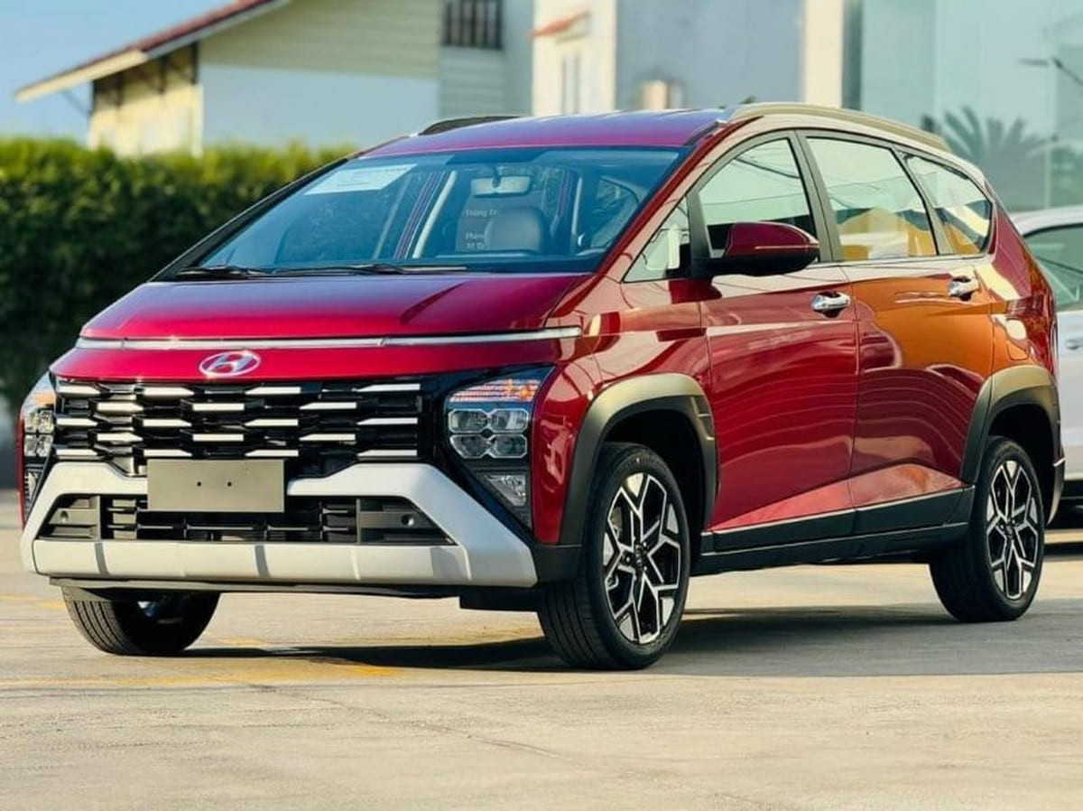 Xe Hyundai Stargazer ngoại thất đỏ