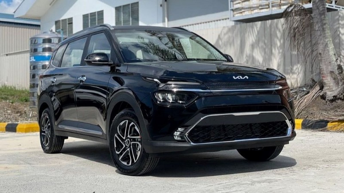 Xe Kia Carens ngoại thất đen