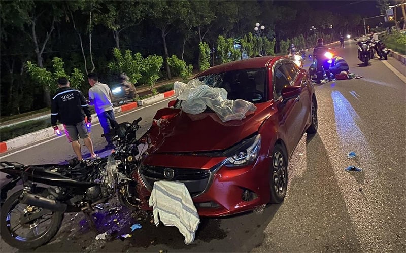 Xe ô tô tuân thủ luật giao thông